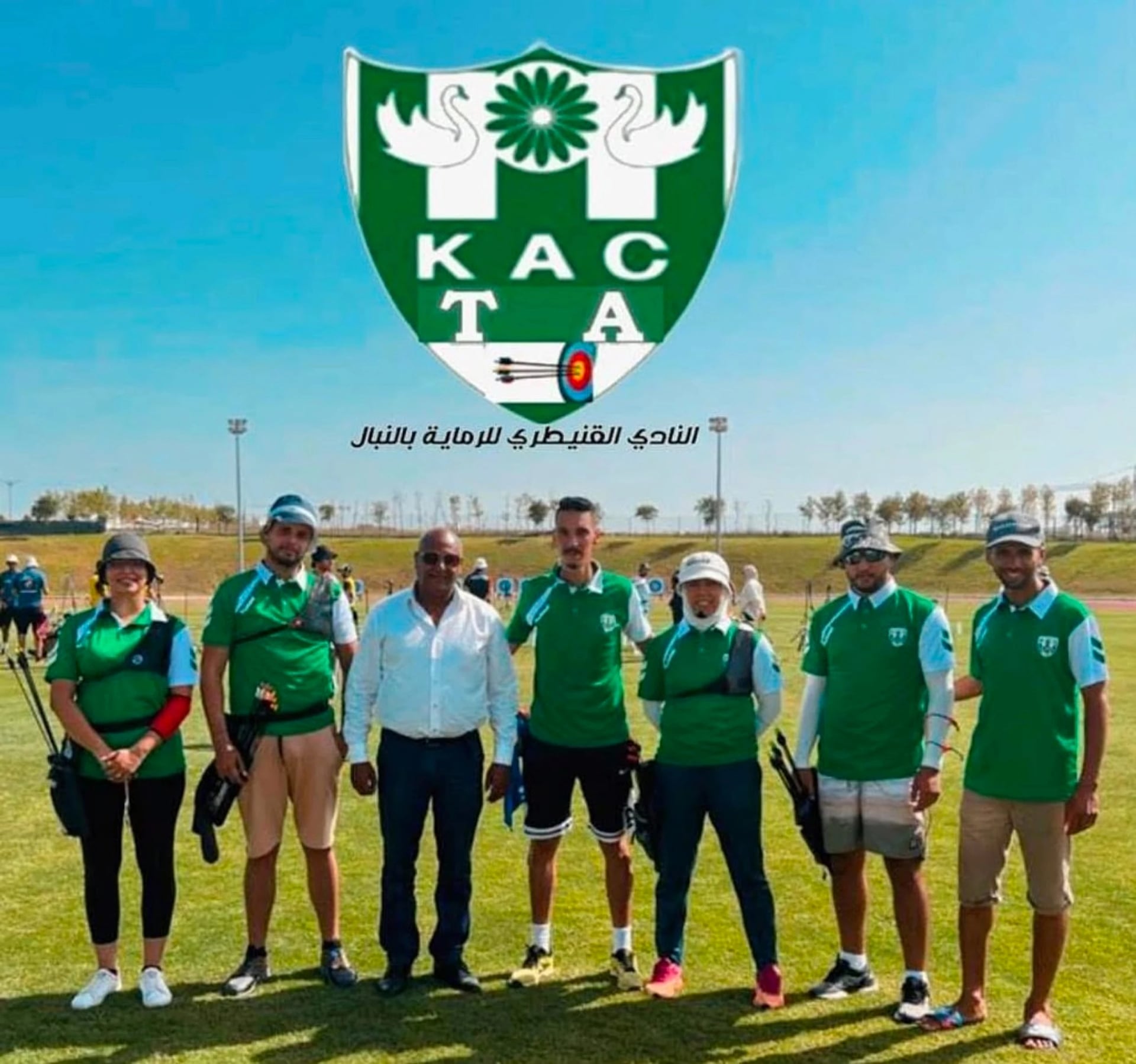 Équipe du club KACTA sur un pas de tir extérieur avec cibles
